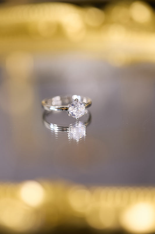 R101-1卡六爪莫桑鑽純銀鍍18K白金開口戒指 (Copy)