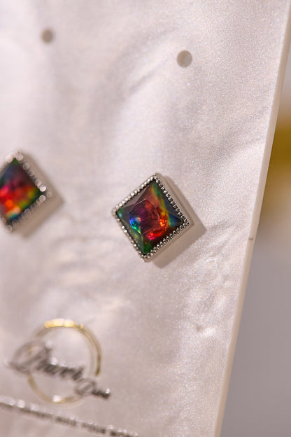 E072-斑彩方形耳釘