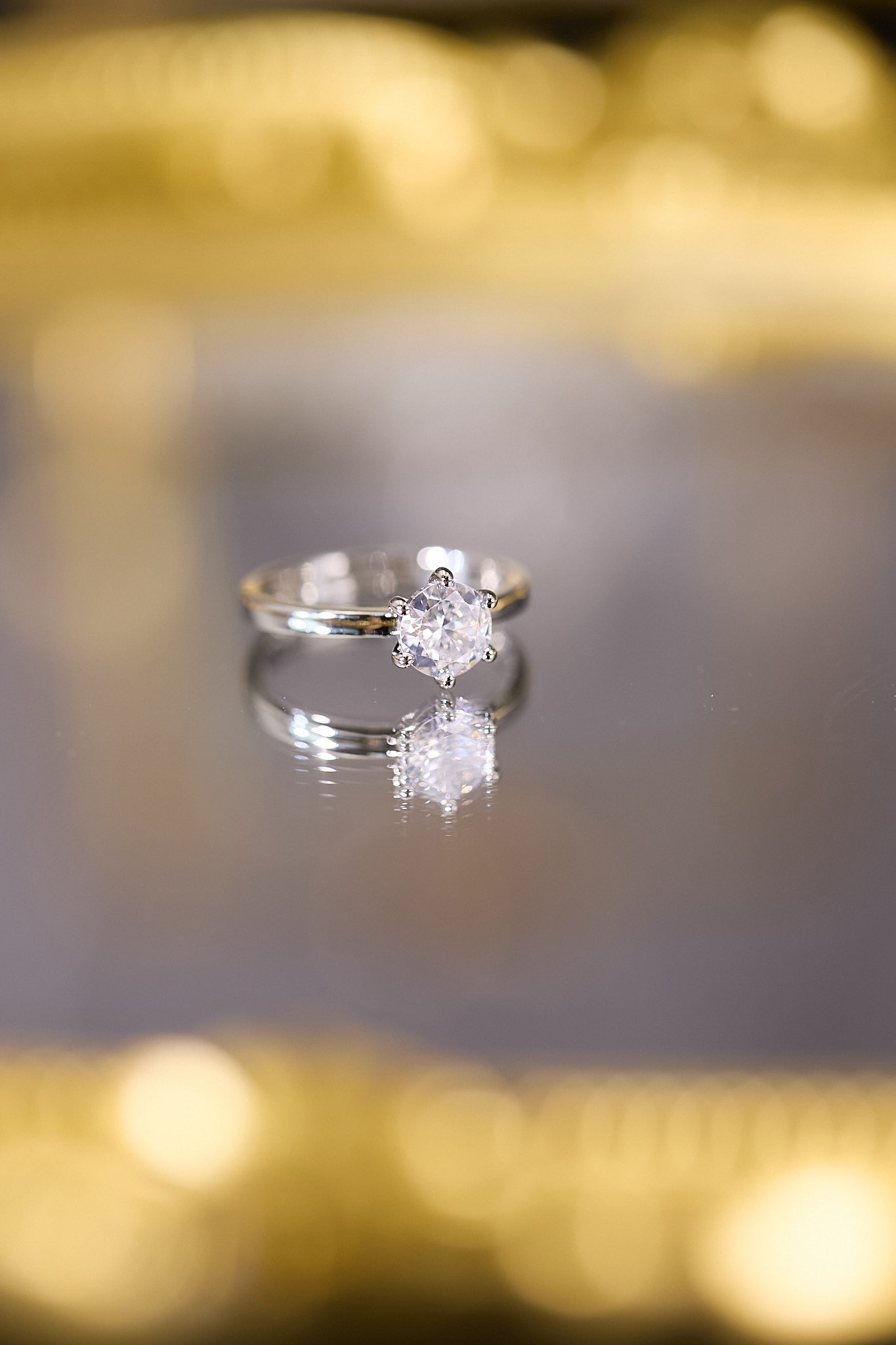 R101-1卡六爪莫桑鑽純銀鍍18K白金開口戒指 (Copy)