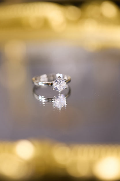 R101-1卡六爪莫桑鑽純銀鍍18K白金開口戒指 (Copy)