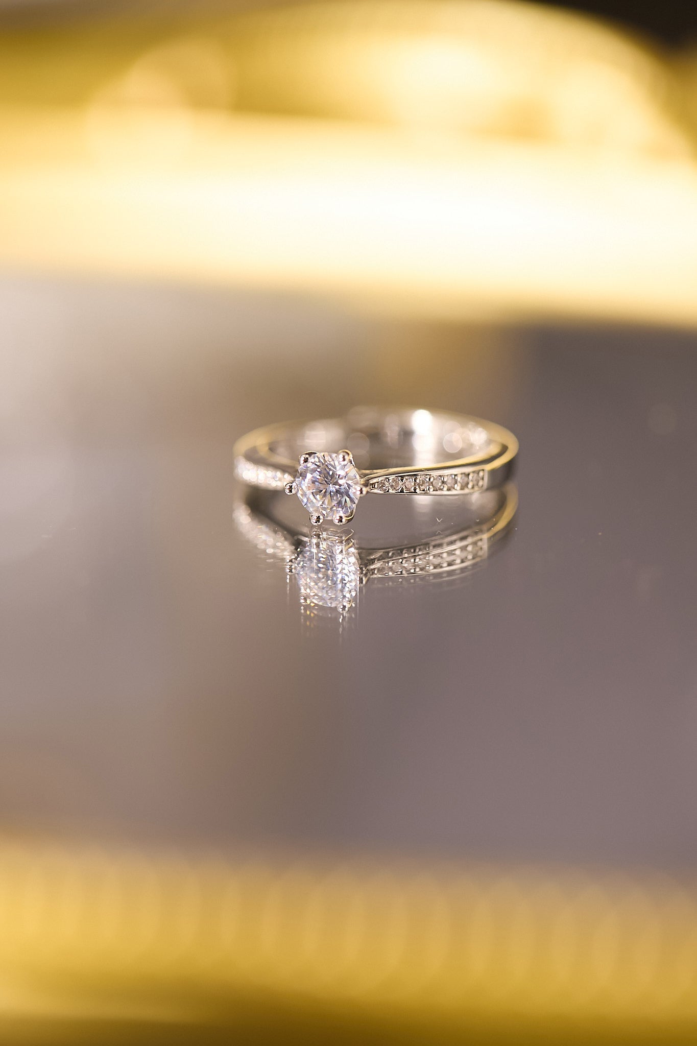 R104-50份六爪莫桑鑽銀鍍鉑金開口戒指