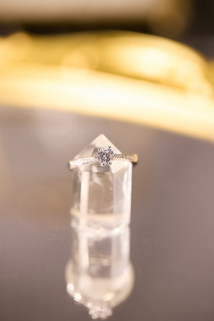 R104-50份六爪莫桑鑽銀鍍鉑金開口戒指