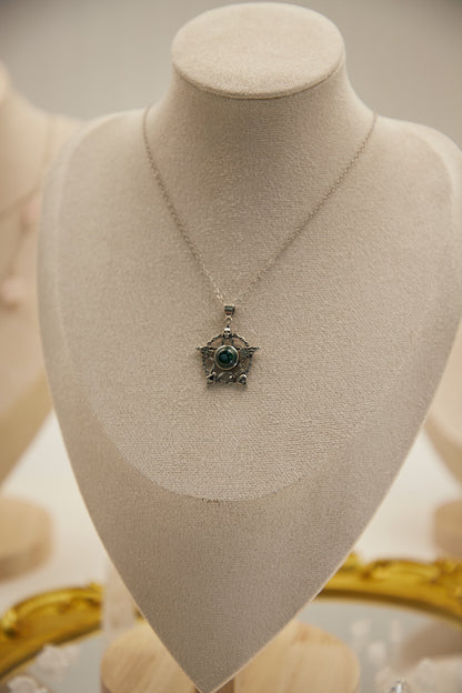 N010-孔雀石五角星吊墜連磁吸款頸鏈