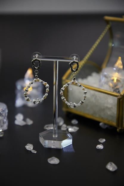 E001-藍月亮．淡水珍珠圈圈耳環