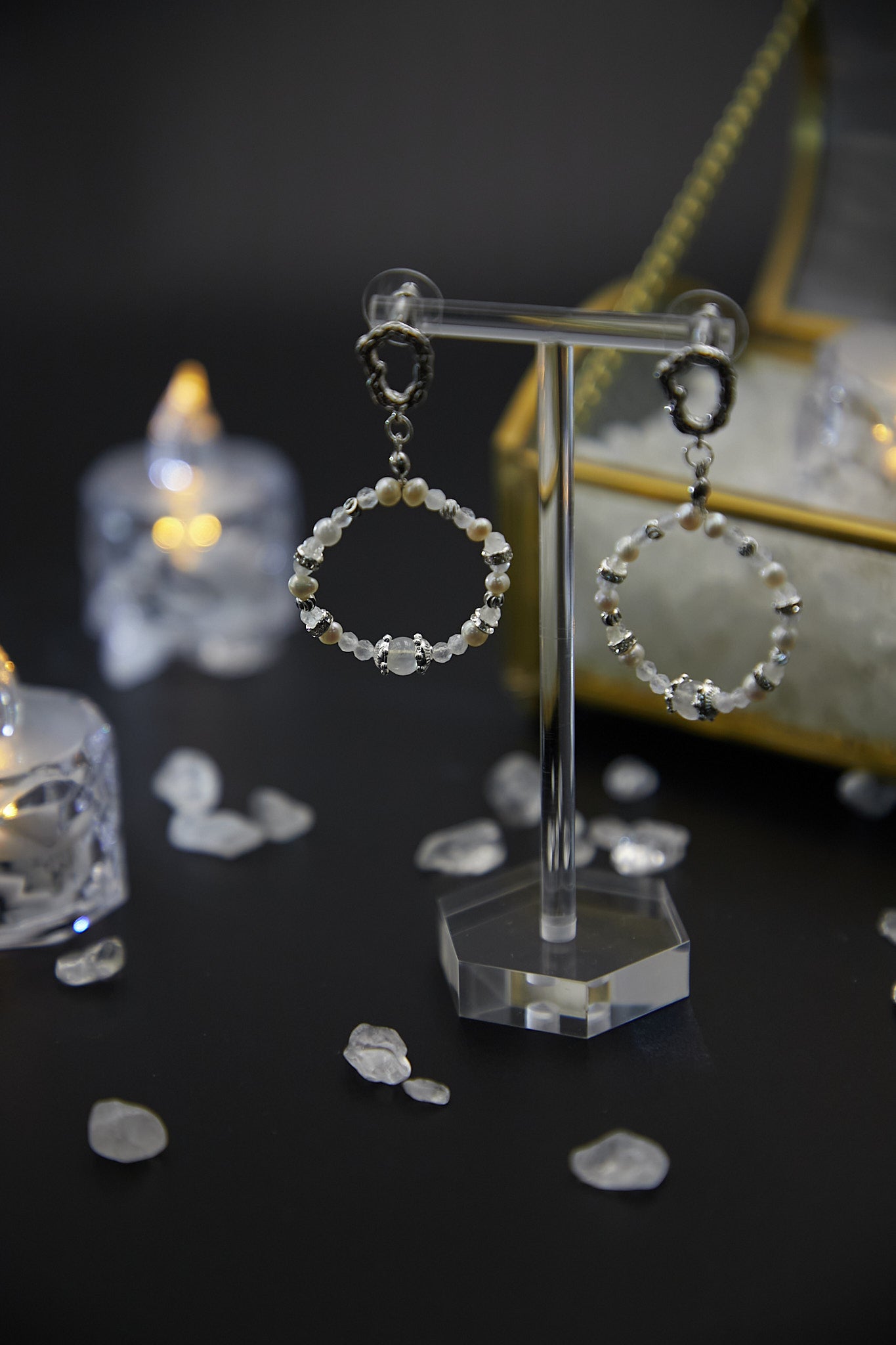 E001-藍月亮．淡水珍珠圈圈耳環